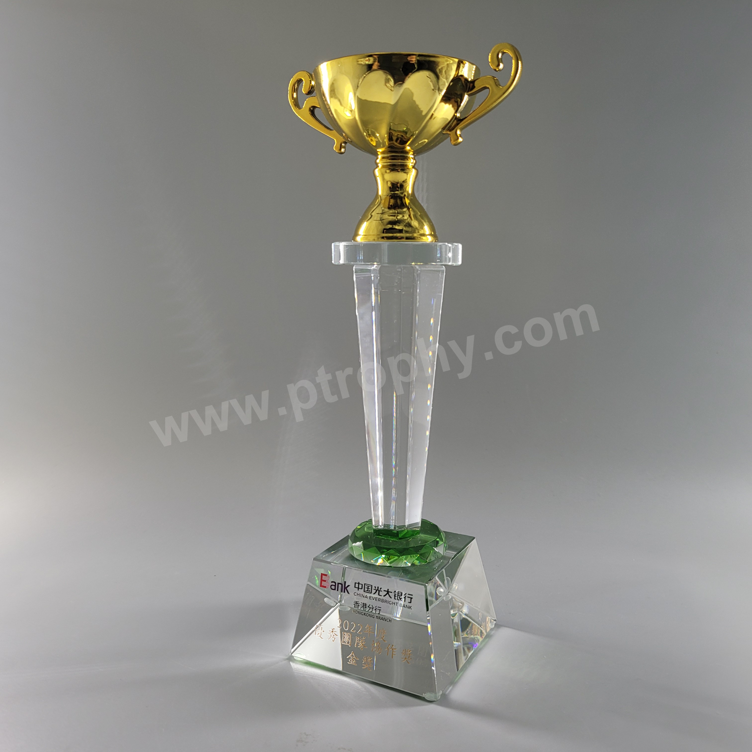 AE172 Crystal Award