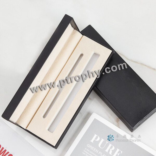 BP109 黑面米色底翻蓋盒，辦公文具-筆訂造